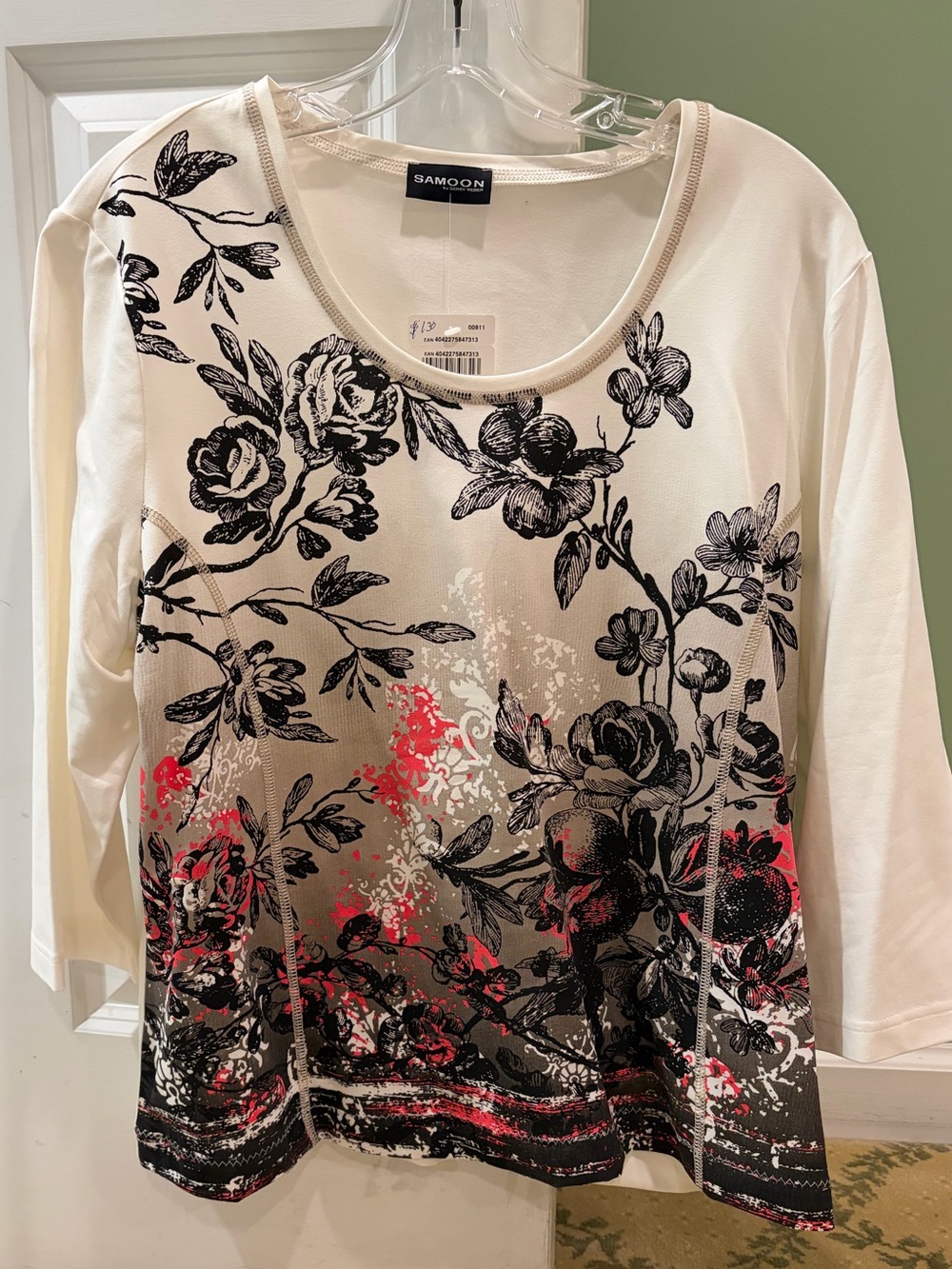 NWT 3/4 sleeve patterned top